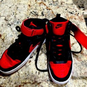 Youth Nike Court Borough size 4.5